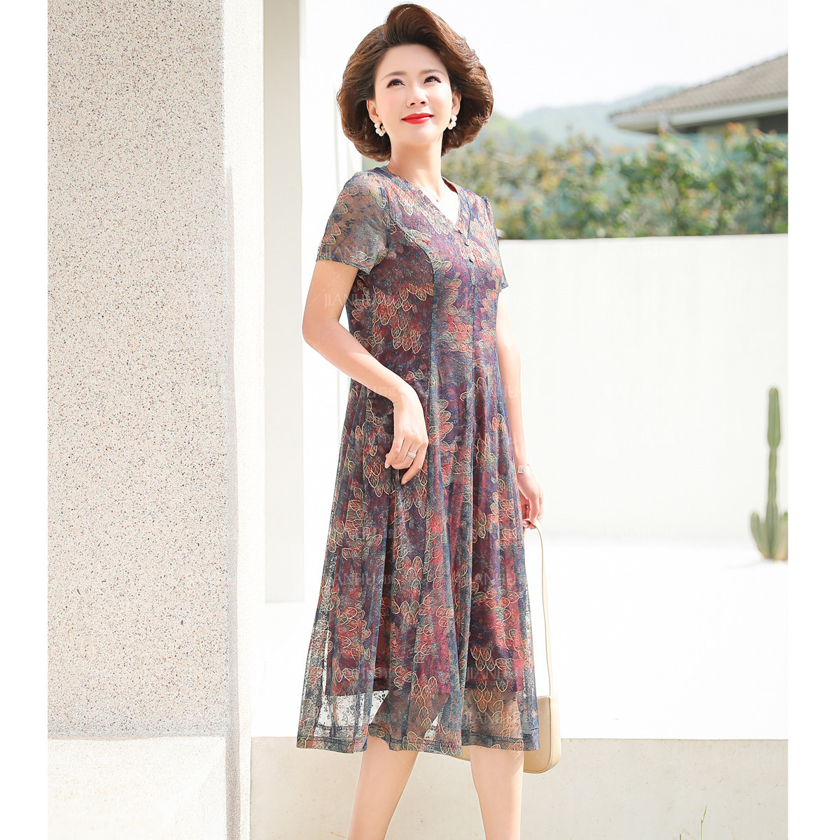 10844127.妈妈连衣裙洋气过膝中年女短袖中老年人夏装时尚裙子