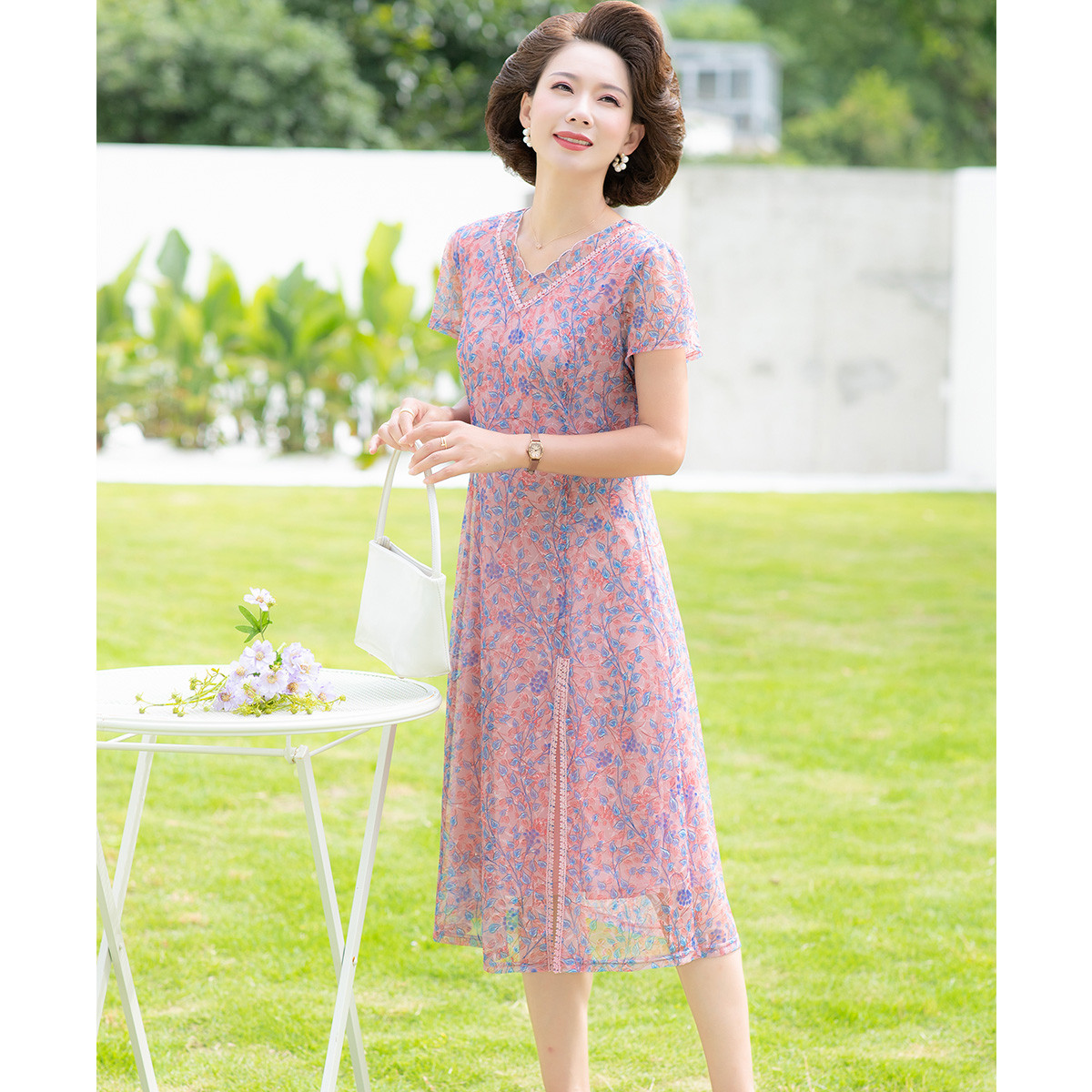 12206876.中年妈妈夏装短袖连衣裙阔太太洋气碎花裙子中老年女装雪纺过膝裙