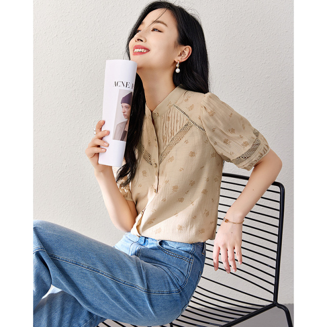 9104176.欧昵雪浪漫镂空拼接印花衬衫夏季新品文艺花边淑女范直筒上衣短袖衬衣女