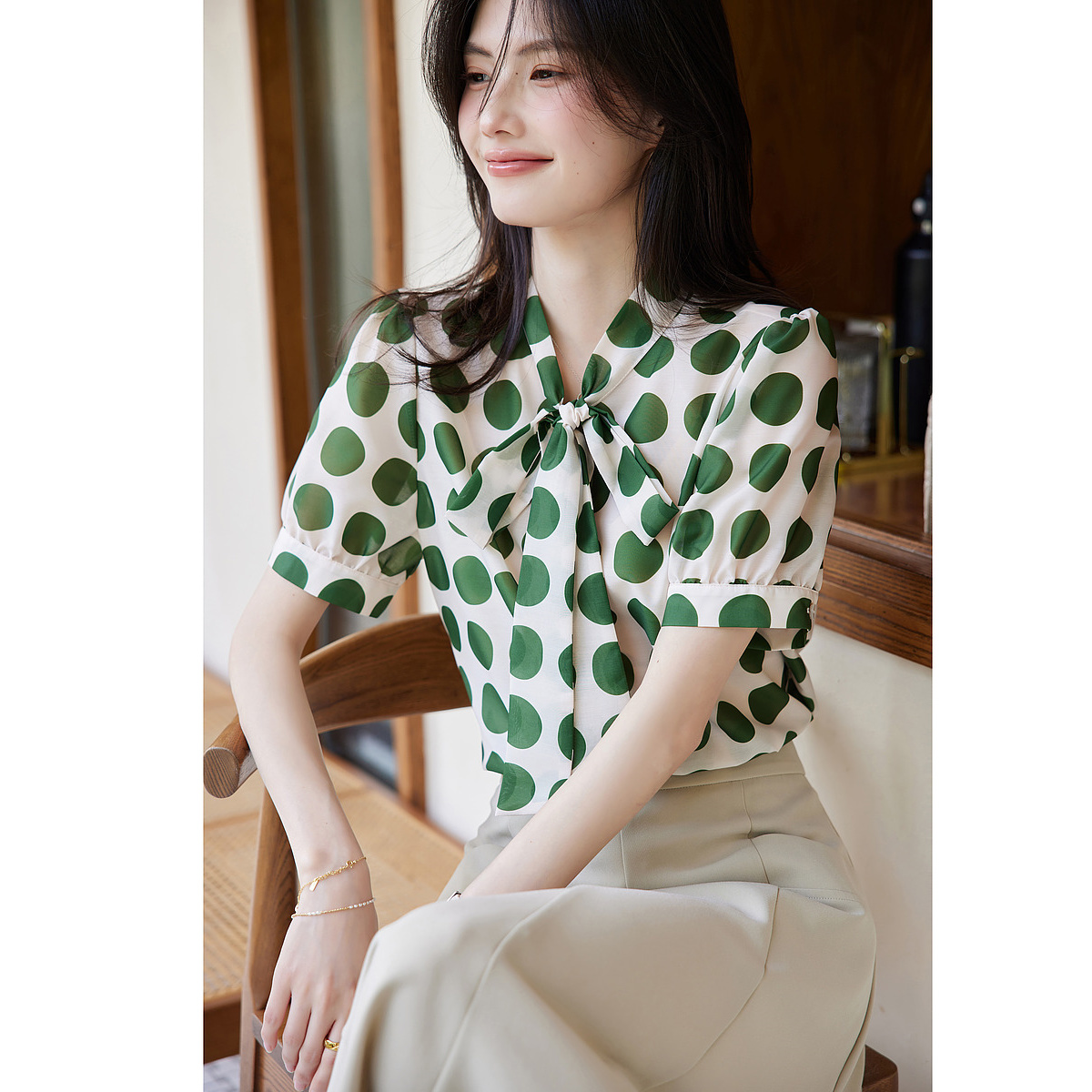 9182726.系带领圆点印花衬衫