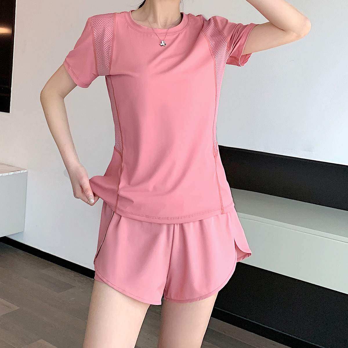 9189681.德玛纳圆领修身上衣系绳短裤两件套