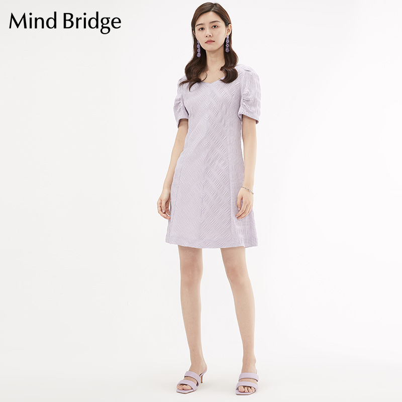 13273334.女士连衣裙设计感春夏新款纯色V领显瘦裙子MVOP328G