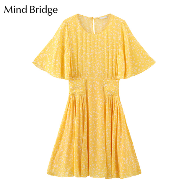 13272943.连衣裙碎花女士裙子春夏新品淡黄长裙MUOP322K