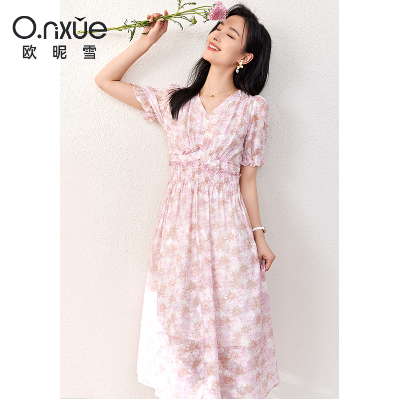 9244919.欧昵雪木耳边花卉提花V领连衣裙夏季新款温柔小众减龄印花雪纺A字裙女