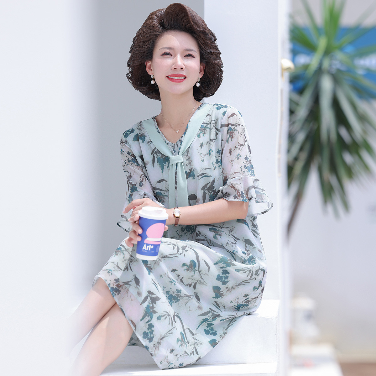 12203972.【店铺上新】中年女夏装系带领裙子中老年妈妈夏季薄款雪纺连衣裙