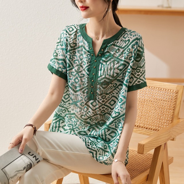 13699668.中老年妈妈夏季薄款T恤阔太太休闲短袖上衣中年女夏装时尚小衫
