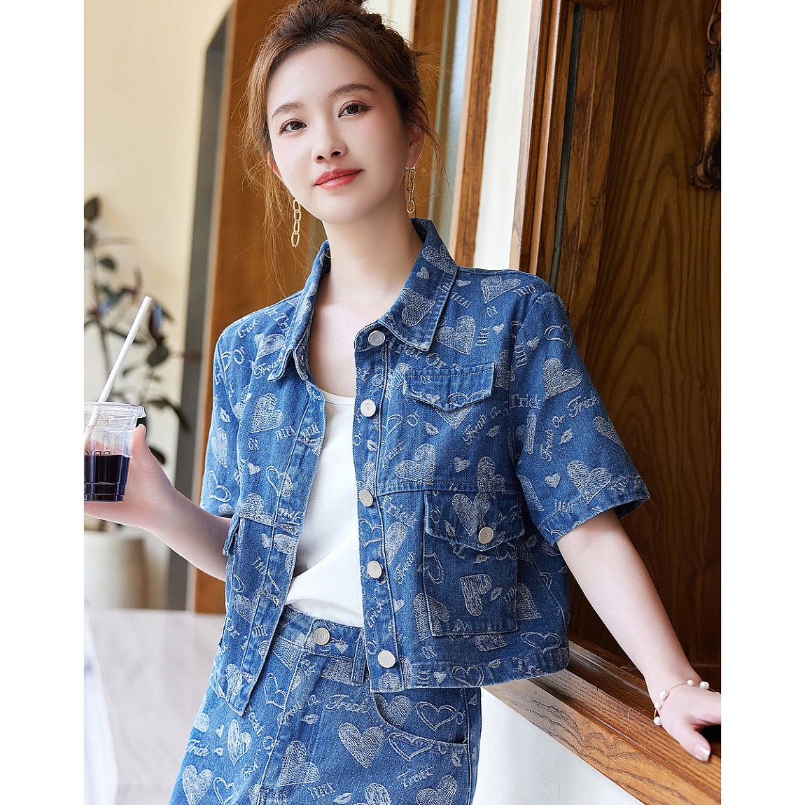 9326714.牛仔短外套女夏季新款翻领短袖字母爱心设计感小众上衣