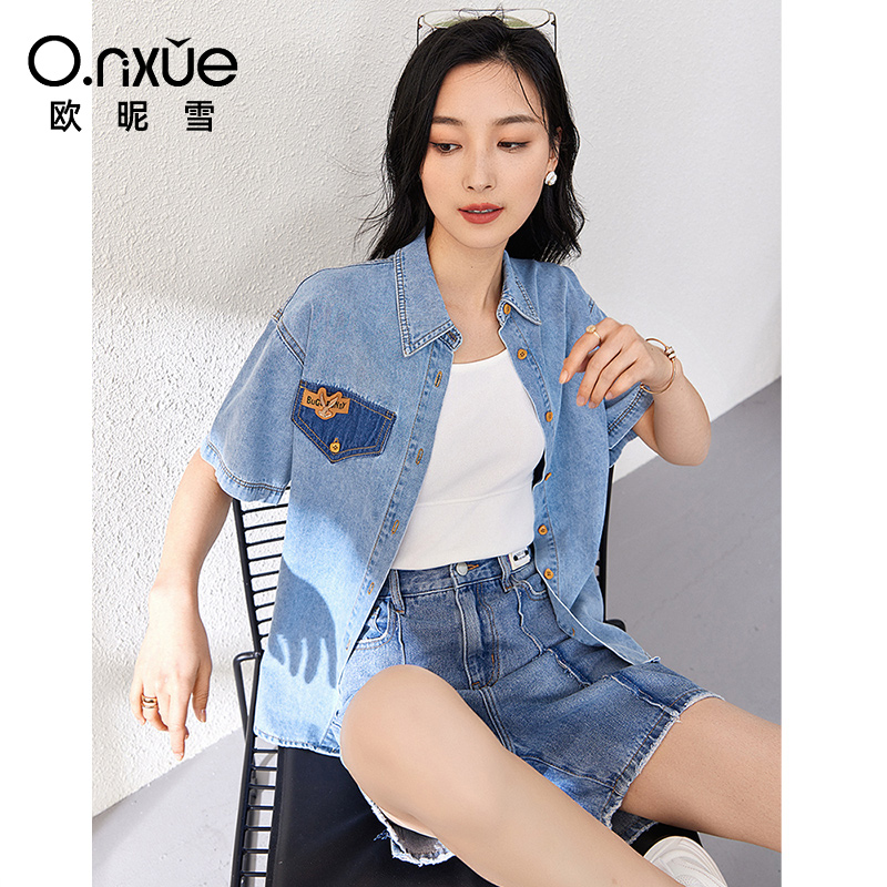 9324547.欧昵雪时尚落肩袖翻领牛仔衬衫夏季新款休闲设计感立体翻领宽松女士衬衣
