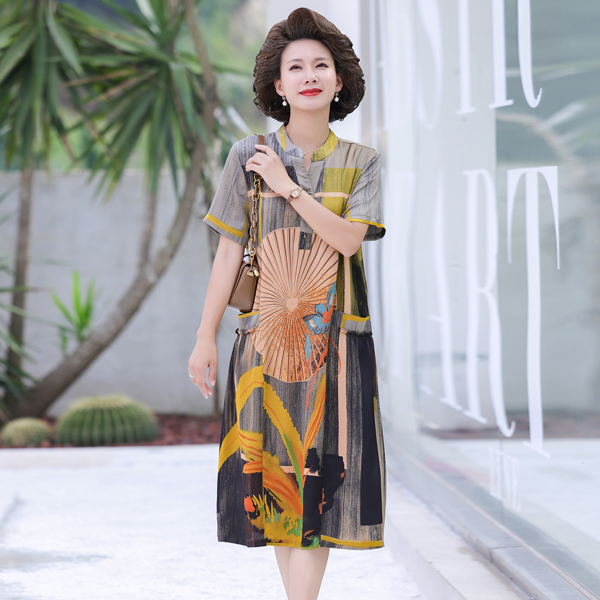 12206696.中老年妈妈夏季薄款雪纺连衣裙时尚短袖圆领裙子中年女减龄气质裙