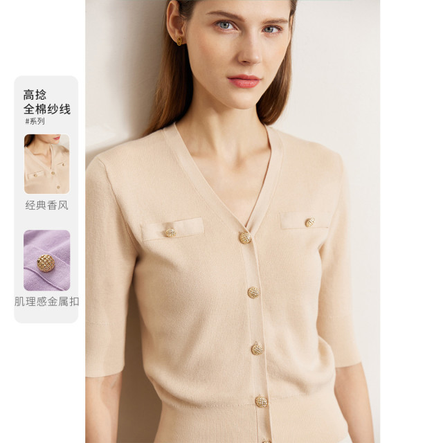 9667739.【法式浪漫】春季法式V领中袖显瘦金属扣短款毛针织开衫女