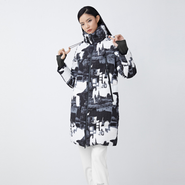 9747830.水墨晕染罗纹拼接长款羽绒服