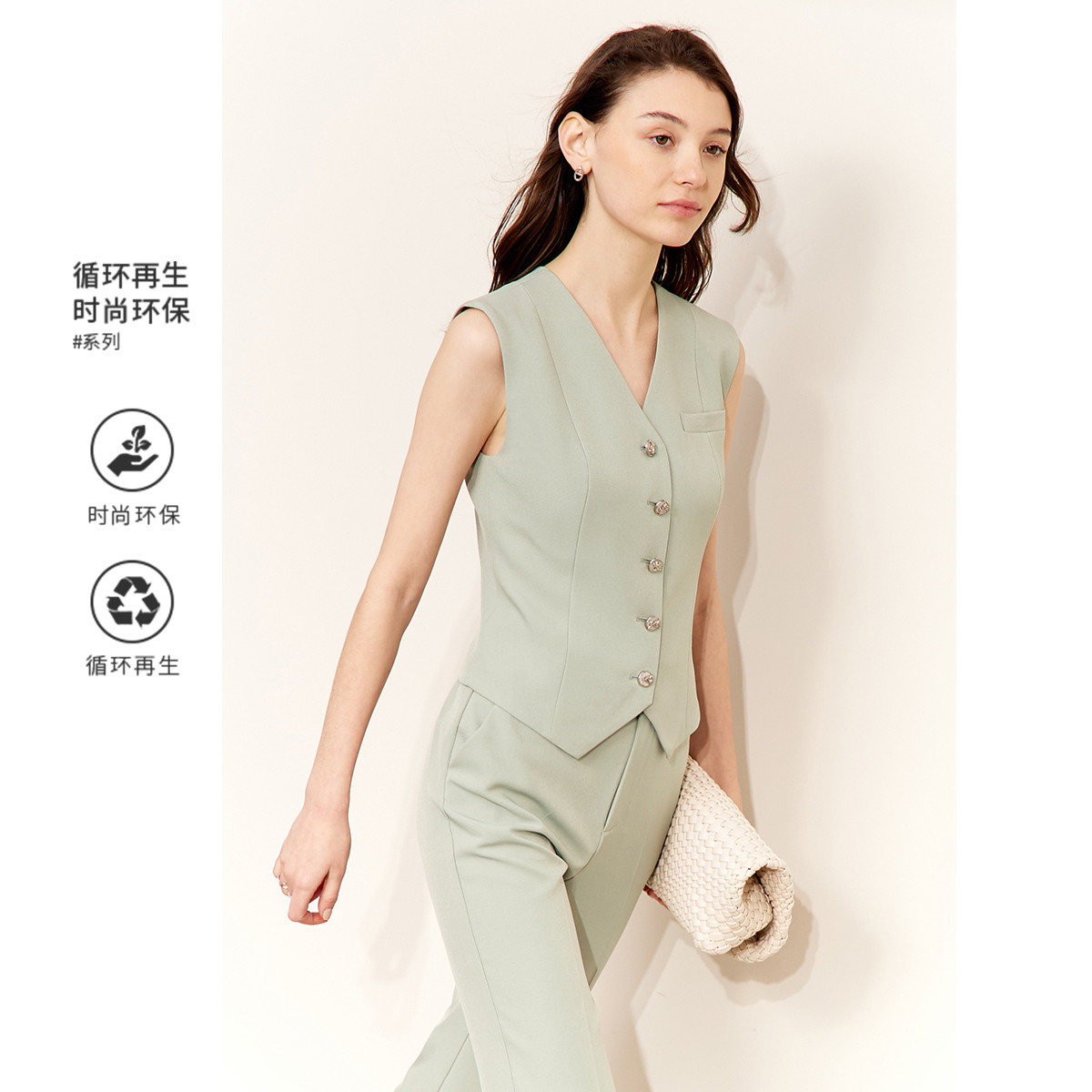 9819253.【优雅职场】夏季通勤环保面料修身V领无袖几何衣摆设计马夹女