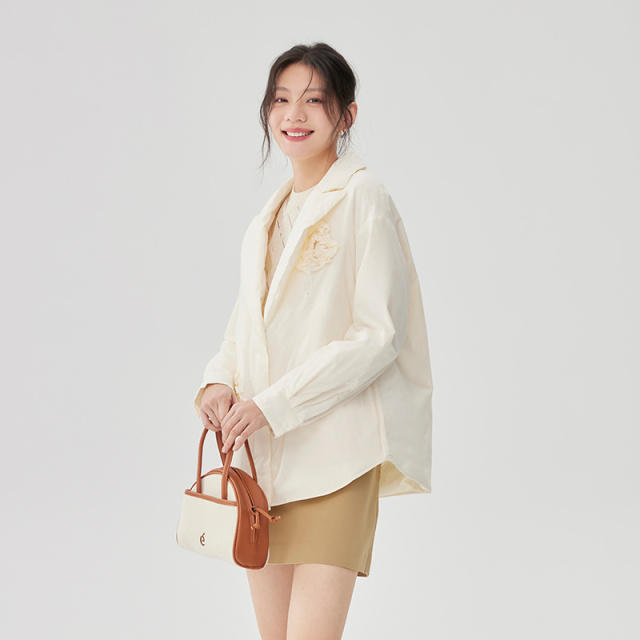 10918076.艾莱依鹅绒羽绒服女V领短款时尚抽绳西装外套轻薄女装
