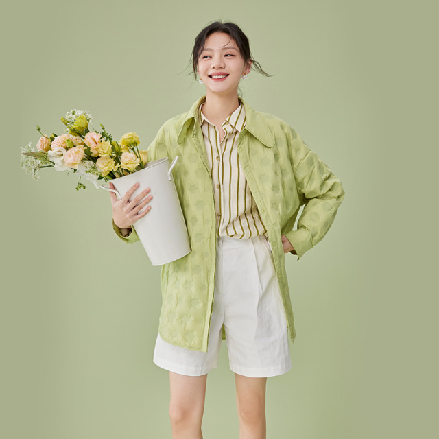 10918088.艾莱依轻薄衬衫领独特外套超好看减龄春秋女短款休闲上衣