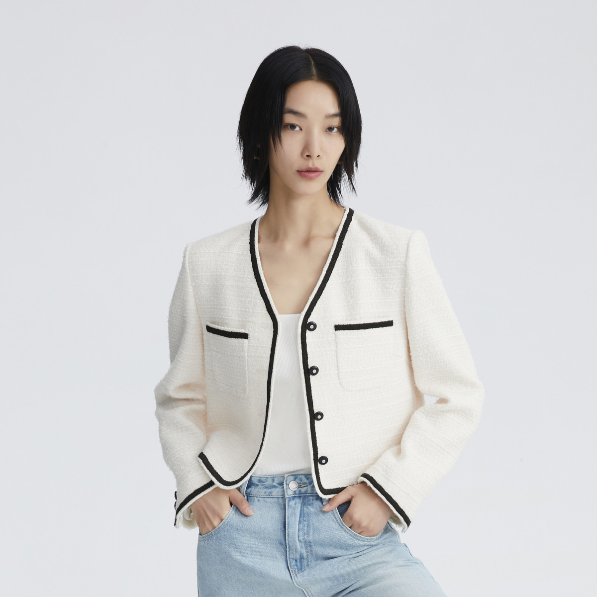 9867428.秋季简约撞边小香风外衣时髦小v领短款女士外套