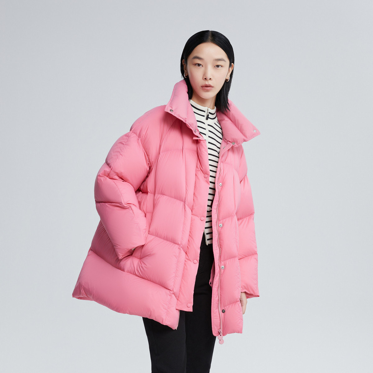 9944469.冬季时尚纯色百搭面包羽绒服女宽松立领白鸭绒外套