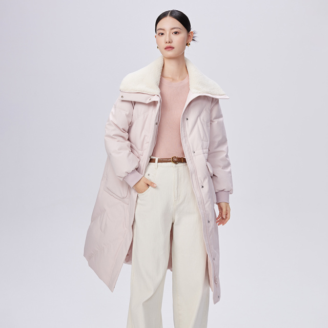 10917435.艾莱依冬羽绒服仿羊羔毛领设计长款时尚过膝外套