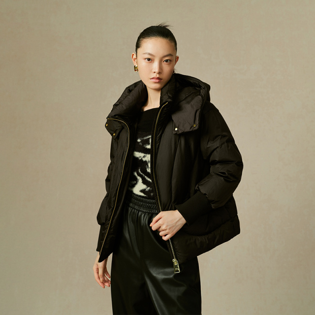 10917420.【新中式系列】艾莱依国风短款羽绒服女连帽设计感绗缝鸭绒保暖外套冬季