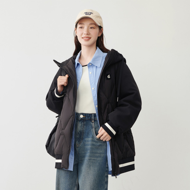10917431.艾莱依拼接卫衣式羽绒服女连帽年秋冬季时尚防风鸭绒外套