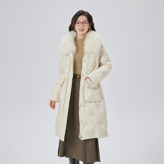 10917446.艾莱依可脱卸狐狸毛领羽绒服女年冬季刺绣设计感腰带外套