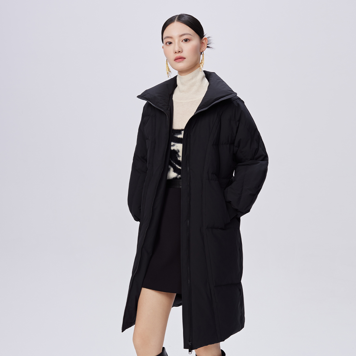 10917436.艾莱依时尚翻领中长款羽绒服女冬季收腰外套