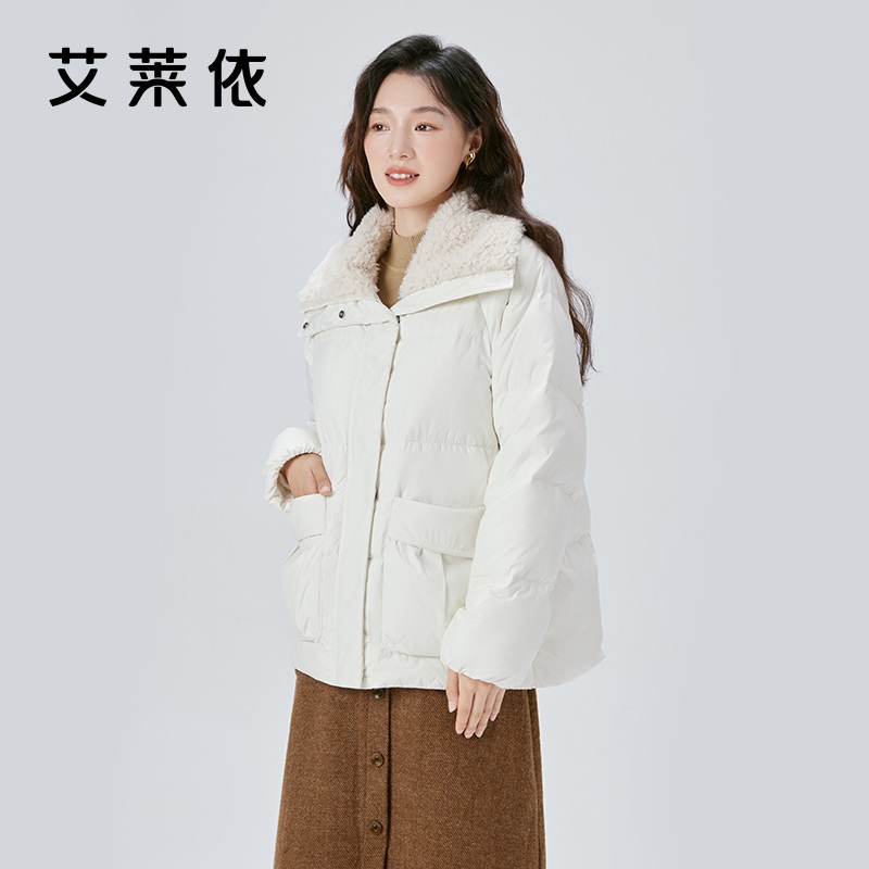 10917433.艾莱依翻领羽绒服女仿羊羔毛设计感短款保暖鸭绒冬季外套
