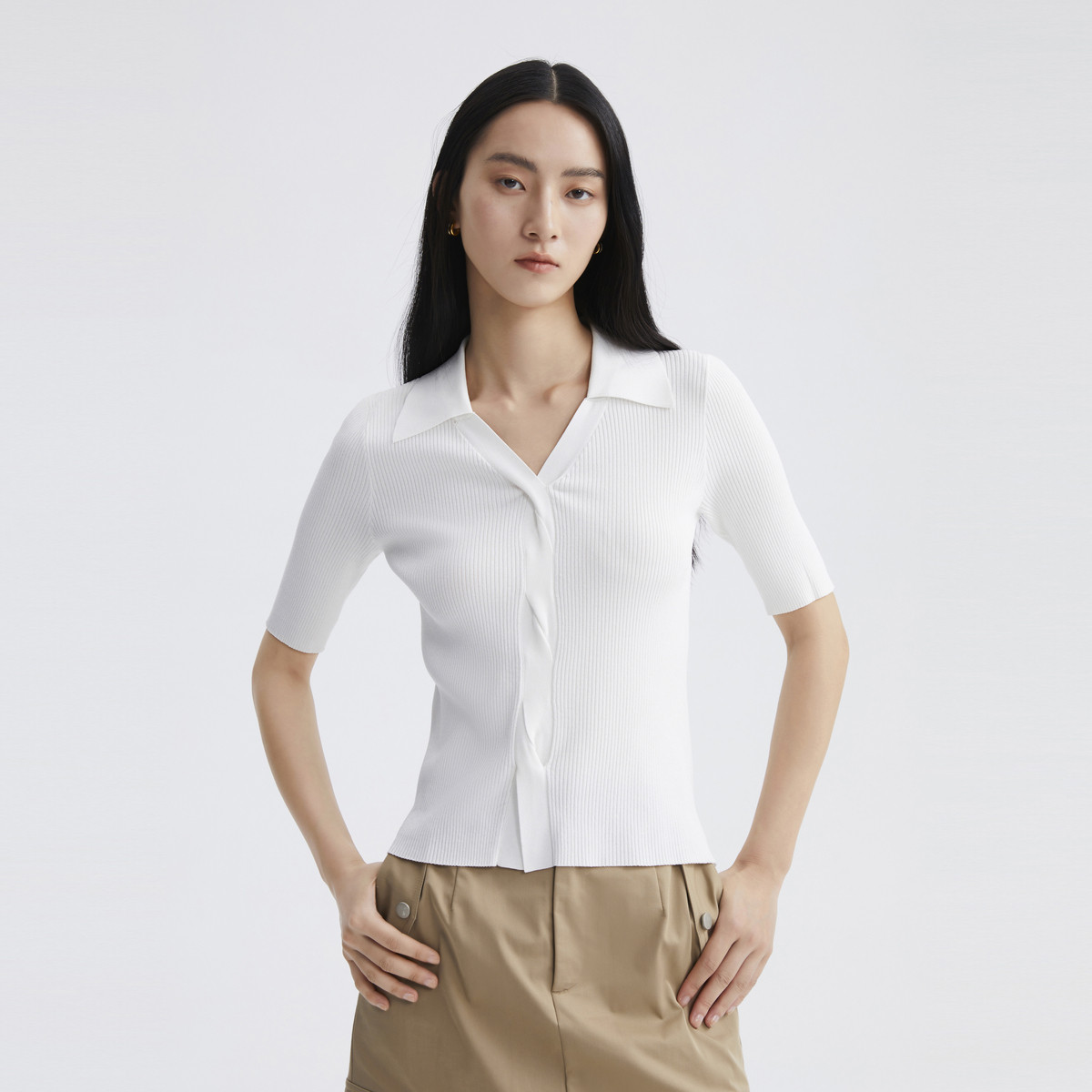 10147445.秋季纯色简约翻领绞花针织T恤通勤穿搭女士短袖上衣