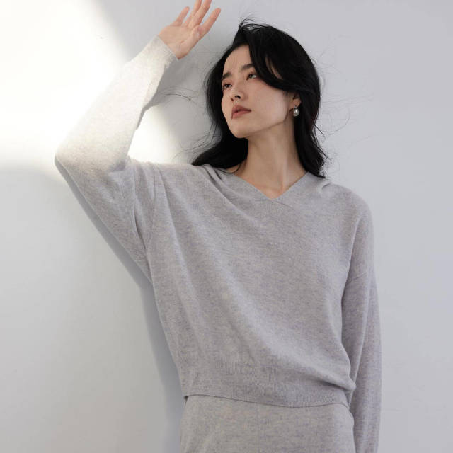 10148838.思诺芙德连帽宽松针织长袖上衣女式羊绒衫