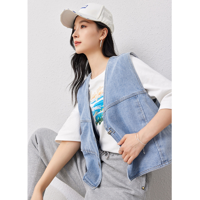 10174513.欧昵雪【V领牛仔马甲外套】新品潮流感百搭休闲无袖马夹女