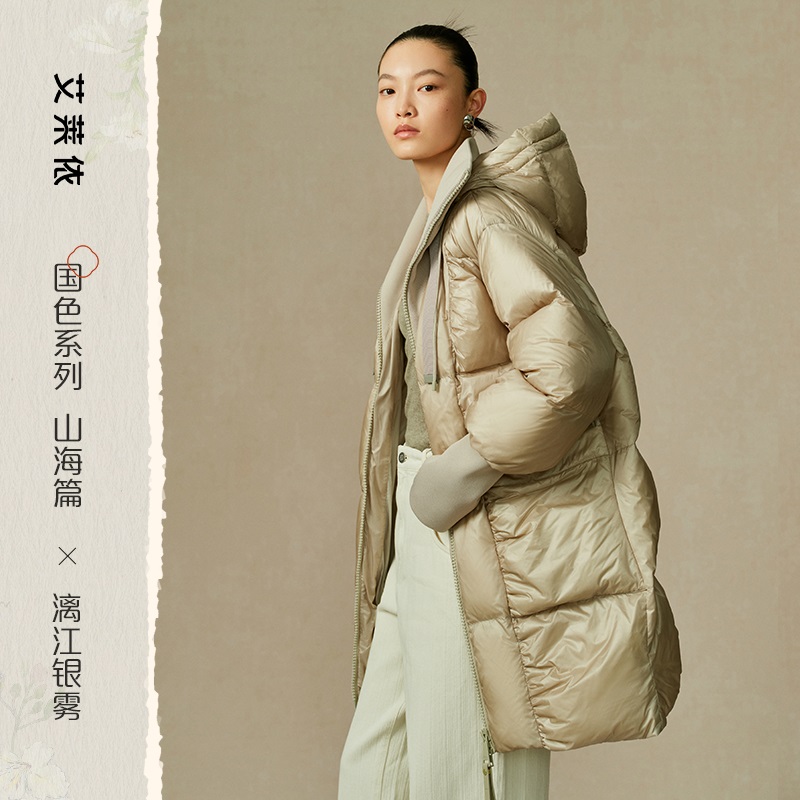 10917369.【新中式系列】艾莱依国风羽绒服女冬季2023新款鹅绒针织翻领中长款外套国色系列