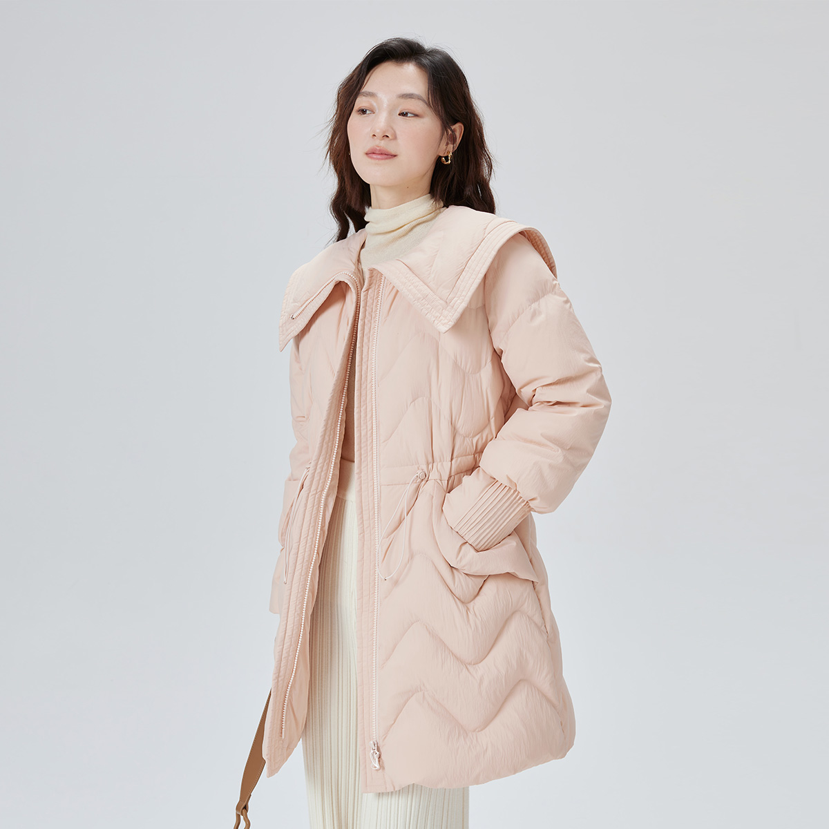 10917366.艾莱依甜美翻领羽绒服女中长款X版型时尚设计感冬季外套
