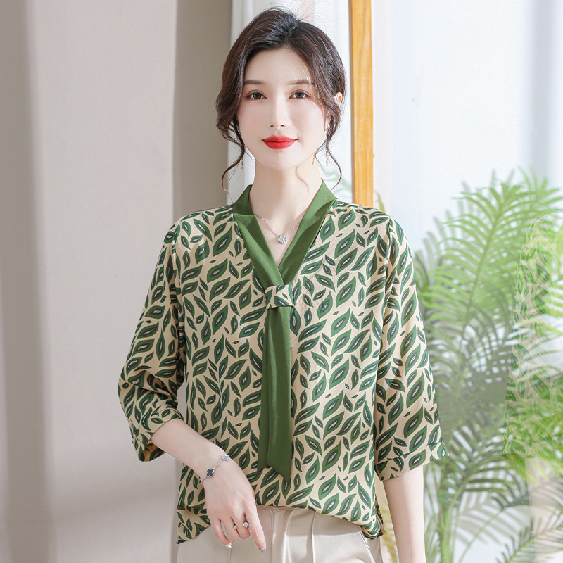 12639795.秋米罗妈妈装夏季系带领花色中袖洋气女式T恤
