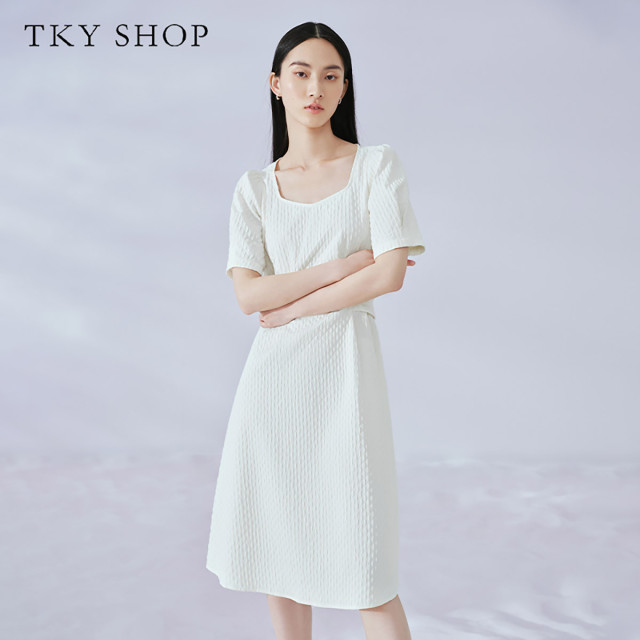 10532967.TKYSHOP肌理感收腰连衣裙女2024年夏季款