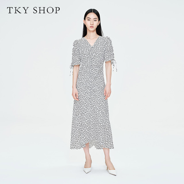 10532969.TKYSHOP波点v领抽褶连衣裙2024年夏季款
