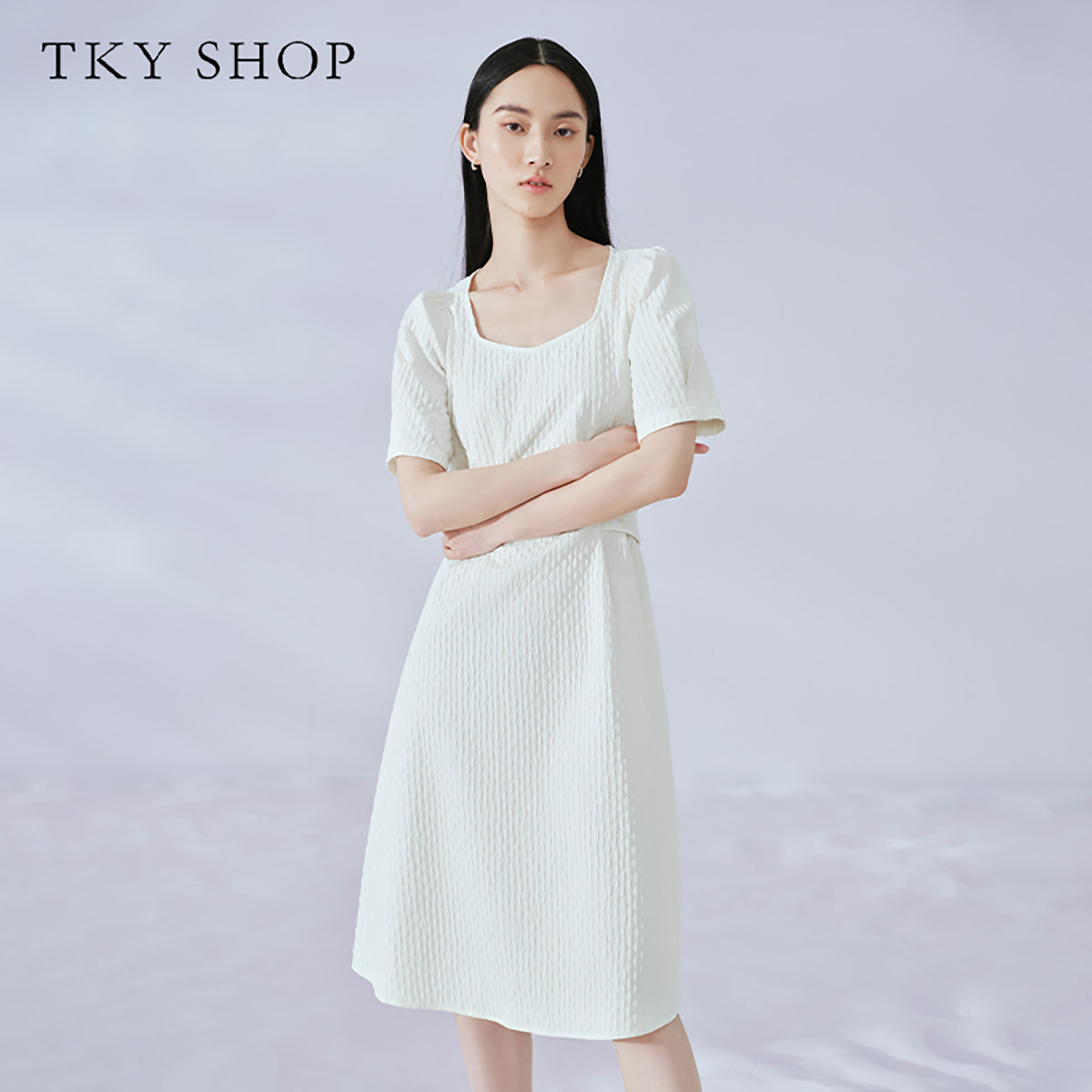 10532967.TKYSHOP肌理感收腰连衣裙女2024年夏季款