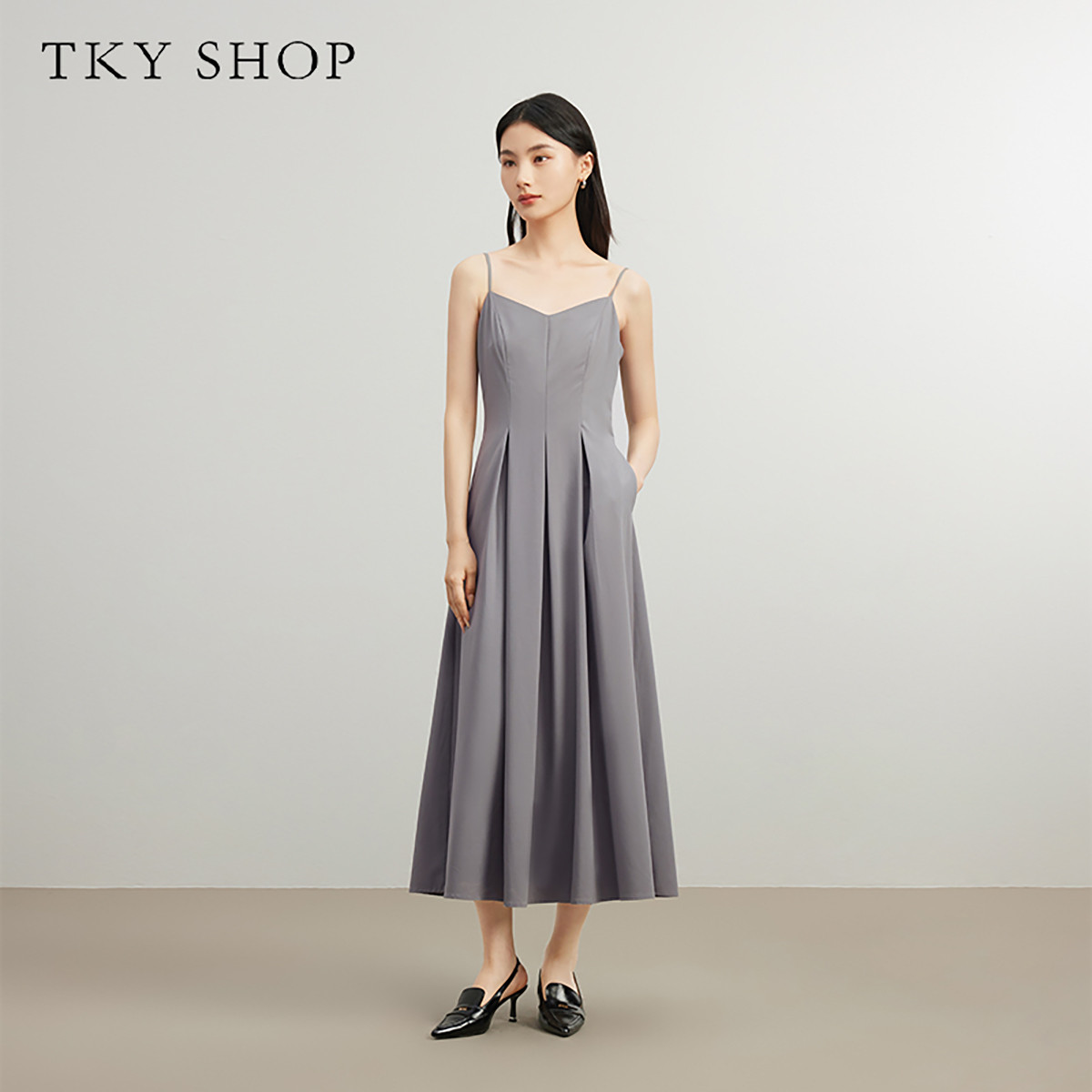10626835.【专柜同款】TKYSHOP百搭百褶吊带连衣裙春秋款吊带裙打底