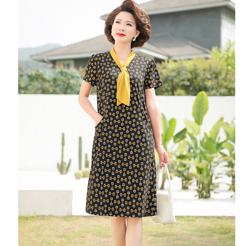 10633123.中年妈妈夏装时尚连衣裙新款洋气高贵50岁中老年女气质收腰长裙子
