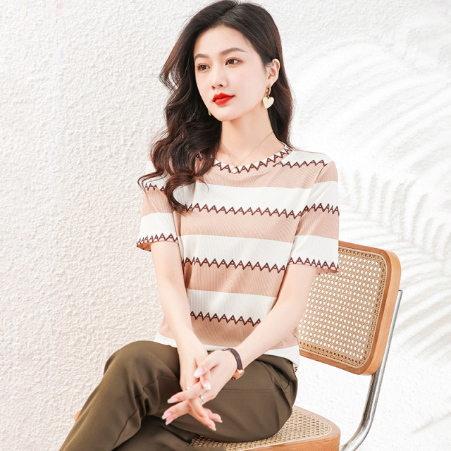 10641464.衣仕梵短袖T恤新款夏季时尚洋气女式上衣【衣仕梵一口价39.9】