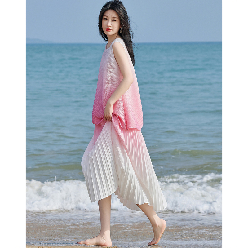 10677446.【ins风艺术感渐变半裙】夏浪漫度假沙滩百褶松紧腰a字半身裙
