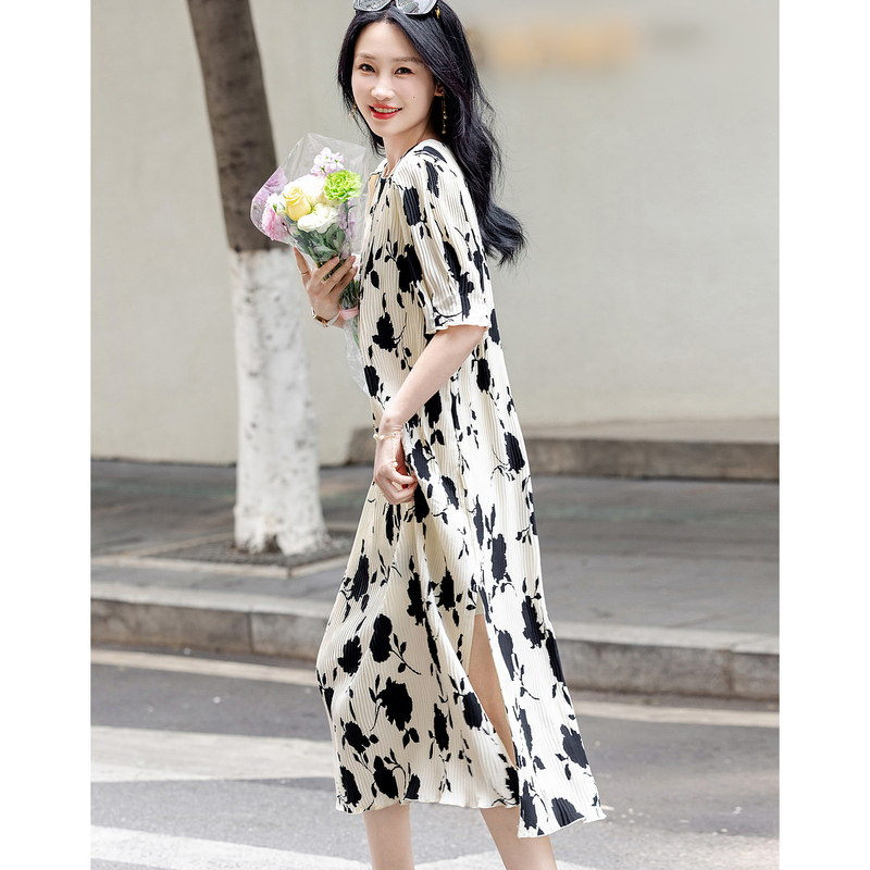 10686201.【典雅大女人】夏圆领生机感光影压皱印花宽松廓形连衣裙女中长款
