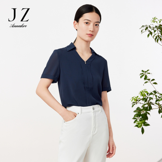 10748351.JZ玖姿小衫女装夏季新款时尚钻饰轻盈透气雪纺衫丝滑