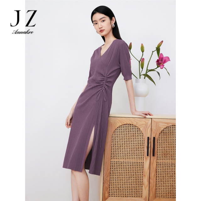 10758241.JZ玖姿显瘦抽褶针织连衣裙女装夏季肌理条纹小众V领裙子