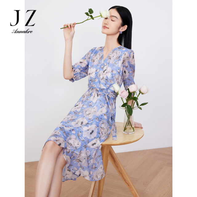 10758537.JZ玖姿印花雪纺连衣裙女装夏季V领轻盈感裙子