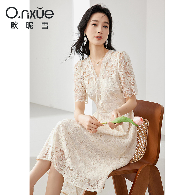 10773986.欧昵雪【温柔浪漫V领裙子女】时尚波浪型袖口绣花网纱蕾丝连衣裙女