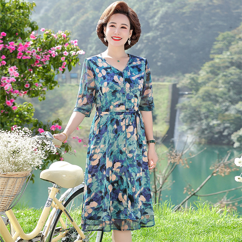 12640780.妈妈装夏季V领花色收腰显瘦洋气连衣裙