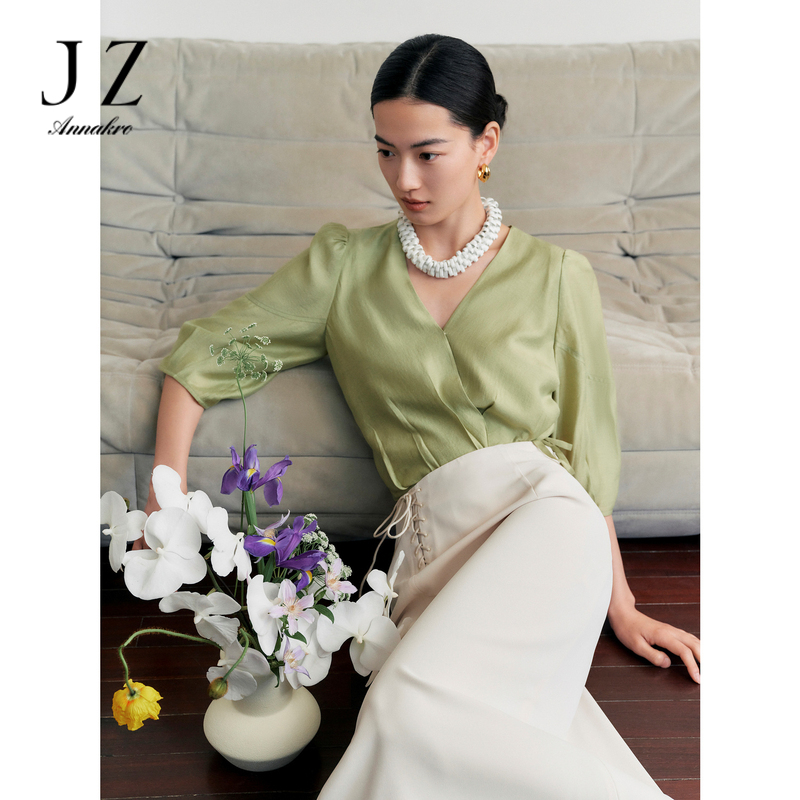 10819144.JZ玖姿醋酸V领七分袖小衫女装夏季气质纯色缎面系带上衣