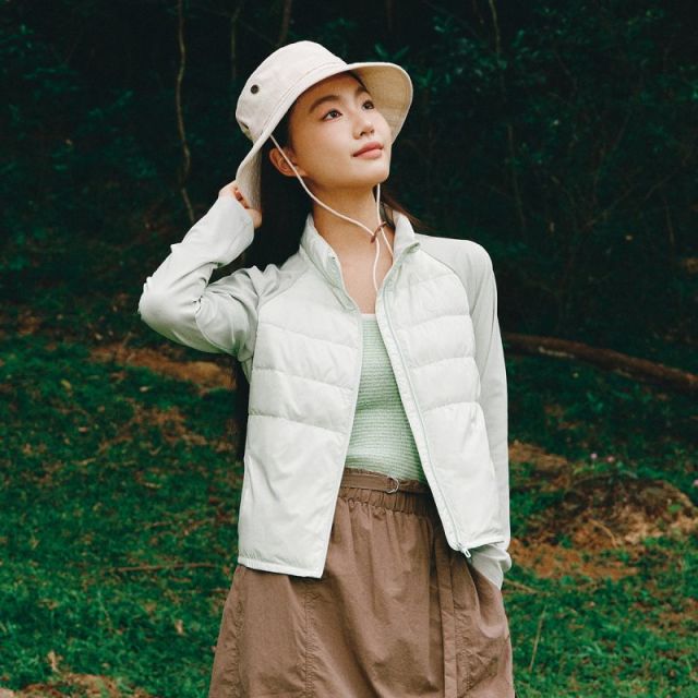 10818808.艾莱依鹅绒羽绒服女轻户外拼接设计感轻薄款舒适立领春季外套