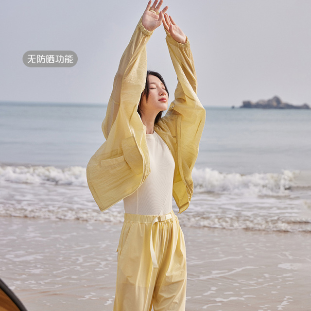 10818309.艾莱依外套女爆款春夏时尚百搭透气防小雨户外连帽夹克