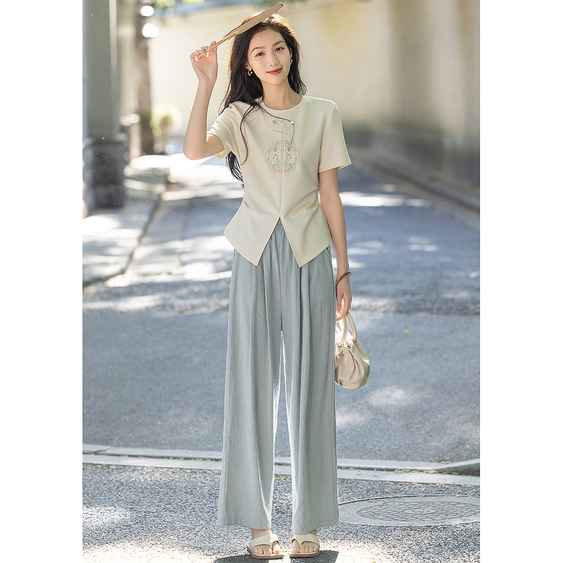 10846526.【国风新中式绣花T】夏时髦圈粉圆领古典盘扣短袖开衩女式t恤