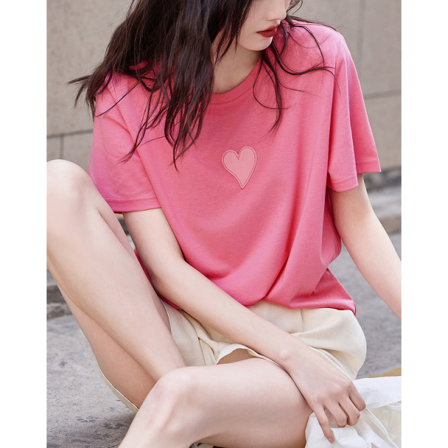10847278.【半熟恋人】夏圆领棉氨舒适短袖t恤女爱心贴标装饰简约女式t恤